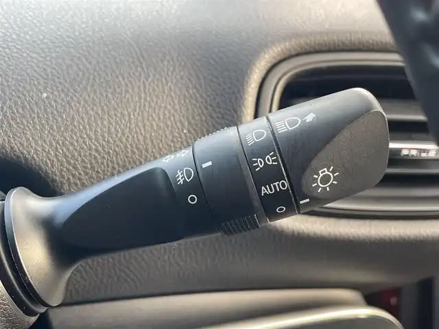 トヨタ プリウス S 熊本県 2019(令1)年 8万km エモーショナルレッドⅡ プッシュスタート/社外ナビ/（CD・DVD・フルセグTV・BTオーディオ・SD）/バックカメラ/ビルトインETC/ドライブレコーダー/純正15インチAW/レーダークルーズ/LEDヘッドライト/オートライト/フォグライト/前後コーナーセンサー/横滑り防止装置/ウィンカーミラー/純正フロアマット/純正ドアバイザー/新車保証書/取扱説明書