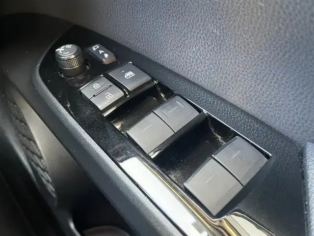 トヨタ プリウス S 熊本県 2019(令1)年 8万km エモーショナルレッドⅡ プッシュスタート/社外ナビ/（CD・DVD・フルセグTV・BTオーディオ・SD）/バックカメラ/ビルトインETC/ドライブレコーダー/純正15インチAW/レーダークルーズ/LEDヘッドライト/オートライト/フォグライト/前後コーナーセンサー/横滑り防止装置/ウィンカーミラー/純正フロアマット/純正ドアバイザー/新車保証書/取扱説明書