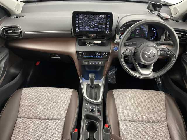 トヨタ ヤリスクロス ハイブリッド Z 道央・札幌 2022(令4)年 1.8万km ブラックマイカ ・４ＷＤ　/寒冷地仕様　/・純正ディスプレイオーディオ/・USB/AppleCarPlay/・AndroidAuto/BT接続/・バックカメラ/・トヨタセーフティーセンス　/・プリクラッシュセーフティー　/・レーダークルーズコントロール　/・レーンキープアシスト　/・ＬＥＤオートライト　/・オートマチックハイビーム/・ETC/・前後ドライブレコーダー/・ステアリングスイッチ/・ハーフレザーシート/シートヒーター/・パワーシート/・ダウンヒルアシストコントロール/・スマートキー/スペアキー