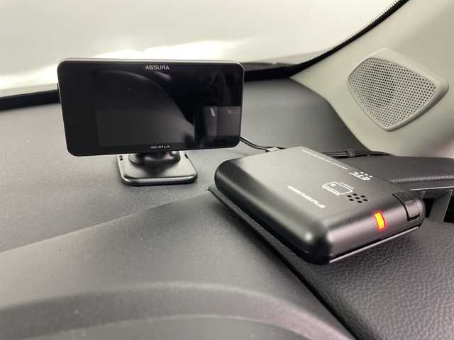 トヨタ ヤリスクロス ハイブリッド Z 道央・札幌 2022(令4)年 1.8万km ブラックマイカ ・４ＷＤ　/寒冷地仕様　/・純正ディスプレイオーディオ/・USB/AppleCarPlay/・AndroidAuto/BT接続/・バックカメラ/・トヨタセーフティーセンス　/・プリクラッシュセーフティー　/・レーダークルーズコントロール　/・レーンキープアシスト　/・ＬＥＤオートライト　/・オートマチックハイビーム/・ETC/・前後ドライブレコーダー/・ステアリングスイッチ/・ハーフレザーシート/シートヒーター/・パワーシート/・ダウンヒルアシストコントロール/・スマートキー/スペアキー