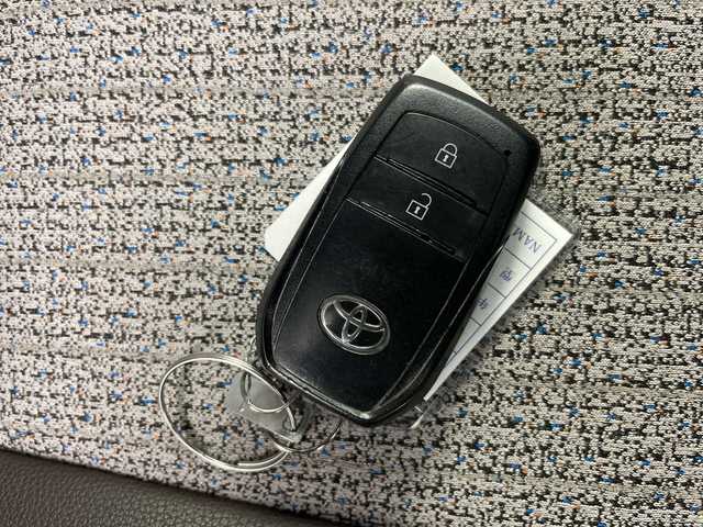 トヨタ ヤリスクロス ハイブリッド Z 道央・札幌 2022(令4)年 1.8万km ブラックマイカ ・４ＷＤ　/寒冷地仕様　/・純正ディスプレイオーディオ/・USB/AppleCarPlay/・AndroidAuto/BT接続/・バックカメラ/・トヨタセーフティーセンス　/・プリクラッシュセーフティー　/・レーダークルーズコントロール　/・レーンキープアシスト　/・ＬＥＤオートライト　/・オートマチックハイビーム/・ETC/・前後ドライブレコーダー/・ステアリングスイッチ/・ハーフレザーシート/シートヒーター/・パワーシート/・ダウンヒルアシストコントロール/・スマートキー/スペアキー