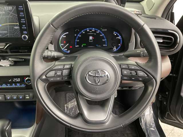 トヨタ ヤリスクロス ハイブリッド Z 道央・札幌 2022(令4)年 1.8万km ブラックマイカ ・４ＷＤ　/寒冷地仕様　/・純正ディスプレイオーディオ/・USB/AppleCarPlay/・AndroidAuto/BT接続/・バックカメラ/・トヨタセーフティーセンス　/・プリクラッシュセーフティー　/・レーダークルーズコントロール　/・レーンキープアシスト　/・ＬＥＤオートライト　/・オートマチックハイビーム/・ETC/・前後ドライブレコーダー/・ステアリングスイッチ/・ハーフレザーシート/シートヒーター/・パワーシート/・ダウンヒルアシストコントロール/・スマートキー/スペアキー