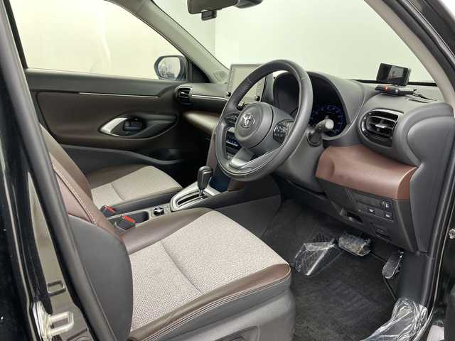 トヨタ ヤリスクロス ハイブリッド Z 道央・札幌 2022(令4)年 1.8万km ブラックマイカ ・４ＷＤ　/寒冷地仕様　/・純正ディスプレイオーディオ/・USB/AppleCarPlay/・AndroidAuto/BT接続/・バックカメラ/・トヨタセーフティーセンス　/・プリクラッシュセーフティー　/・レーダークルーズコントロール　/・レーンキープアシスト　/・ＬＥＤオートライト　/・オートマチックハイビーム/・ETC/・前後ドライブレコーダー/・ステアリングスイッチ/・ハーフレザーシート/シートヒーター/・パワーシート/・ダウンヒルアシストコントロール/・スマートキー/スペアキー