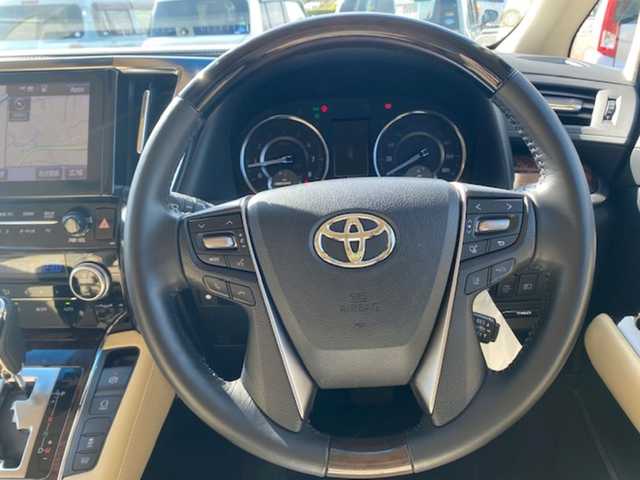 トヨタ アルファード G 兵庫県 2018(平30)年 1.9万km ラグジュアリーホワイトパールクリスタルシャインガラスフレーク 純正ナビ（AM/FM/BT/AUX)/・フルセグTV/バックモニター/追従付きクルーズコントロール/クリアランスソナー/レーンアシスト/パーキングサポートブレーキ/衝突軽減システム/リヤクロストラヒックアラート/シートヒーター＆クール/パワーシート（運転席＆助手席）/サンルーフ/フリップダウンモニター（リモコン付き）/ステアリングスイッチ/電動リアゲート/オートライト/ECOモード/純正マット/ビルトインETC2.0