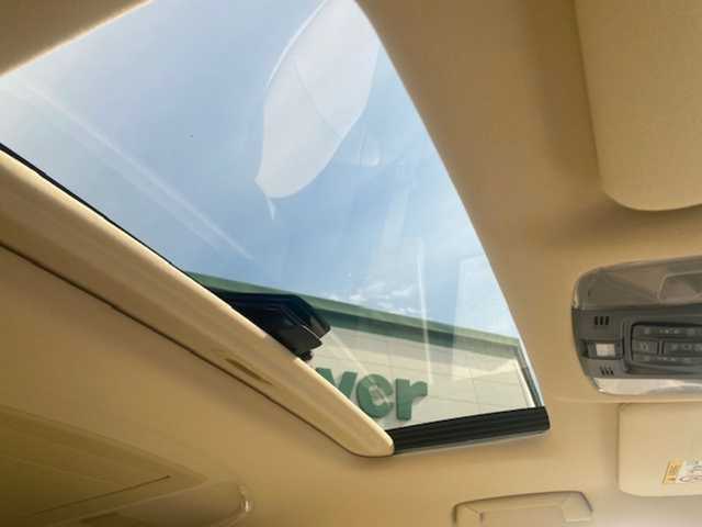 トヨタ アルファード G 兵庫県 2018(平30)年 1.9万km ラグジュアリーホワイトパールクリスタルシャインガラスフレーク 純正ナビ（AM/FM/BT/AUX)/・フルセグTV/バックモニター/追従付きクルーズコントロール/クリアランスソナー/レーンアシスト/パーキングサポートブレーキ/衝突軽減システム/リヤクロストラヒックアラート/シートヒーター＆クール/パワーシート（運転席＆助手席）/サンルーフ/フリップダウンモニター（リモコン付き）/ステアリングスイッチ/電動リアゲート/オートライト/ECOモード/純正マット/ビルトインETC2.0