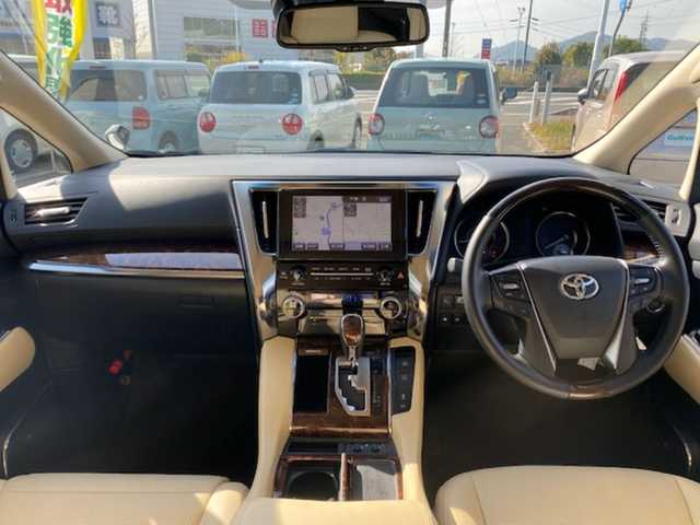 トヨタ アルファード G 大阪府 2018(平30)年 1.9万km ラグジュアリーホワイトパールクリスタルシャインガラスフレーク 純正ナビ（AM/FM/BT/AUX)/・フルセグTV/バックモニター/追従付きクルーズコントロール/クリアランスソナー/レーンアシスト/パーキングサポートブレーキ/衝突軽減システム/リヤクロストラヒックアラート/シートヒーター＆クール/パワーシート（運転席＆助手席）/サンルーフ/フリップダウンモニター（リモコン付き）/ステアリングスイッチ/電動リアゲート/オートライト/ECOモード/純正マット/ビルトインETC2.0