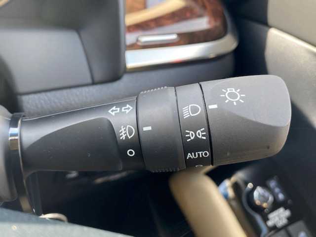 トヨタ アルファード G 大阪府 2018(平30)年 1.9万km ラグジュアリーホワイトパールクリスタルシャインガラスフレーク 純正ナビ（AM/FM/BT/AUX)/・フルセグTV/バックモニター/追従付きクルーズコントロール/クリアランスソナー/レーンアシスト/パーキングサポートブレーキ/衝突軽減システム/リヤクロストラヒックアラート/シートヒーター＆クール/パワーシート（運転席＆助手席）/サンルーフ/フリップダウンモニター（リモコン付き）/ステアリングスイッチ/電動リアゲート/オートライト/ECOモード/純正マット/ビルトインETC2.0