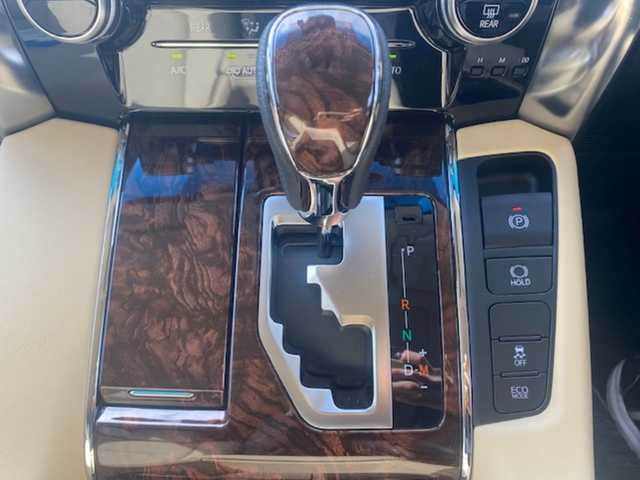 トヨタ アルファード G 大阪府 2018(平30)年 1.9万km ラグジュアリーホワイトパールクリスタルシャインガラスフレーク 純正ナビ（AM/FM/BT/AUX)/・フルセグTV/バックモニター/追従付きクルーズコントロール/クリアランスソナー/レーンアシスト/パーキングサポートブレーキ/衝突軽減システム/リヤクロストラヒックアラート/シートヒーター＆クール/パワーシート（運転席＆助手席）/サンルーフ/フリップダウンモニター（リモコン付き）/ステアリングスイッチ/電動リアゲート/オートライト/ECOモード/純正マット/ビルトインETC2.0