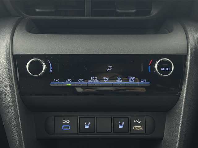 トヨタ ヤリスクロス ハイブリッド Z 愛知県 2023(令5)年 0.7万km プラチナホワイトパールマイカ 純正8型DAナビ/全方位カメラ/前後ドラレコ/ビルトインETC/レーダークルーズコントロール/トヨタセーフティセンス/ブラインドスポットモニター/レーンキープアシスト/ハーフレザーシート/パワーシート/シートヒーター/LEDヘッドライト/オートハイビーム/電子パーキングブレーキ/オートホールド/衝突軽減ブレーキ/ステアリングヒーター/禁煙