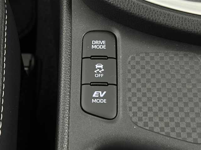 トヨタ ヤリスクロス ハイブリッド Z 愛知県 2023(令5)年 0.7万km プラチナホワイトパールマイカ 純正8型DAナビ/全方位カメラ/前後ドラレコ/ビルトインETC/レーダークルーズコントロール/トヨタセーフティセンス/ブラインドスポットモニター/レーンキープアシスト/ハーフレザーシート/パワーシート/シートヒーター/LEDヘッドライト/オートハイビーム/電子パーキングブレーキ/オートホールド/衝突軽減ブレーキ/ステアリングヒーター/禁煙
