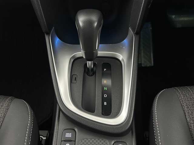 トヨタ ヤリスクロス ハイブリッド Z 愛知県 2023(令5)年 0.7万km プラチナホワイトパールマイカ 純正8型DAナビ/全方位カメラ/前後ドラレコ/ビルトインETC/レーダークルーズコントロール/トヨタセーフティセンス/ブラインドスポットモニター/レーンキープアシスト/ハーフレザーシート/パワーシート/シートヒーター/LEDヘッドライト/オートハイビーム/電子パーキングブレーキ/オートホールド/衝突軽減ブレーキ/ステアリングヒーター/禁煙