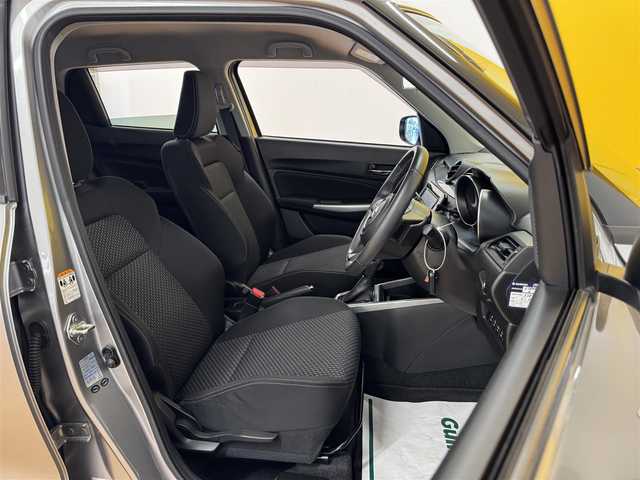 スズキ スイフト HYBRID RS 群馬県 2017(平29)年 6.6万km プレミアムシルバーメタリック スズキセーフティサポート/・衝突被害軽減ブレーキ/・誤発進抑制機能/・車線逸脱警報機能/純正SDナビ　8インチ/　　フルセグ/　　FM/AM/BT/USB/IPOD/SD/全方位カメラ/レーダークルーズコントロール/LEDヘッドライト/オートライト/フォグランプ/純正16インチAW/純正ドライブレコーダー/ステアリングスイッチ/純正フロアマット/ドアバイザー/横滑り防止機能/スマートキー/プッシュスタート/ETC