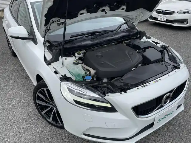 ボルボ Ｖ４０ D4 ダイナミックエディション 東京都 2018(平30)年 9.1万km アイスホワイト LKA(レーンキーピングエイド)/BLIS(ブラインドスポットinfoシステム)/純正ナビ/CD/チューナー/・Bluetooth ・DVDビデオ再生/・HDDミュージックサーバー ・iPod/バックカメラ+リアコーナーセンサー/ドライブレコーダー(ZDR-014/コムテック)/ETC2.0車載器/LEDヘッドランプ/純正18インチアルミホイール/T-Tec+テキスタイルコンビシート(運転席電動)/シートヒーター(運転席+助手席)/アイドリングストップ/純正ドアバイザー/キーレスドライブ(スペアキー1個付)/各24ヶ月点検整備記録簿(R3/5/7年)/車検 R9年3月21日迄