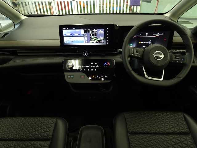 日産 セレナ e－パワー ハイウェイスター V 福岡県 2024(令6)年 0.8万km ダイヤモンドブラック ワンオーナー/12.3インチ純正ナビ/AM/FM/フルセグTV/HDMI/全方位カメラ/プロパイロット/インテリジェントクルーズコントロール/純正フリップダウンモニター/ビルトインＥＴＣ２．０/BSM/純正16インチAW/LEDヘッドライト/電動パーキング・オートホールド/純正フロアマット/ドアバイザー/保証書/取扱説明書/スペアキー（スマートキー）
