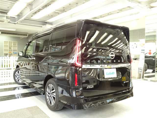 日産 セレナ e－パワー ハイウェイスター V 福岡県 2024(令6)年 0.8万km ダイヤモンドブラック ワンオーナー/12.3インチ純正ナビ/AM/FM/フルセグTV/HDMI/全方位カメラ/プロパイロット/インテリジェントクルーズコントロール/純正フリップダウンモニター/ビルトインＥＴＣ２．０/BSM/純正16インチAW/LEDヘッドライト/電動パーキング・オートホールド/純正フロアマット/ドアバイザー/保証書/取扱説明書/スペアキー（スマートキー）