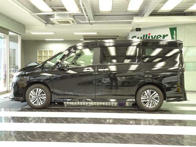 日産 セレナ e－パワー ハイウェイスター V 福岡県 2024(令6)年 0.8万km ダイヤモンドブラック ワンオーナー/12.3インチ純正ナビ/AM/FM/フルセグTV/HDMI/全方位カメラ/プロパイロット/インテリジェントクルーズコントロール/純正フリップダウンモニター/ビルトインＥＴＣ２．０/BSM/純正16インチAW/LEDヘッドライト/電動パーキング・オートホールド/純正フロアマット/ドアバイザー/保証書/取扱説明書/スペアキー（スマートキー）