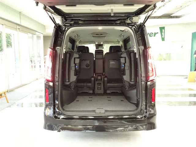 日産 セレナ e－パワー ハイウェイスター V 福岡県 2024(令6)年 0.8万km ダイヤモンドブラック ワンオーナー/12.3インチ純正ナビ/AM/FM/フルセグTV/HDMI/全方位カメラ/プロパイロット/インテリジェントクルーズコントロール/純正フリップダウンモニター/ビルトインＥＴＣ２．０/BSM/純正16インチAW/LEDヘッドライト/電動パーキング・オートホールド/純正フロアマット/ドアバイザー/保証書/取扱説明書/スペアキー（スマートキー）