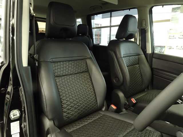 日産 セレナ e－パワー ハイウェイスター V 福岡県 2024(令6)年 0.8万km ダイヤモンドブラック ワンオーナー/12.3インチ純正ナビ/AM/FM/フルセグTV/HDMI/全方位カメラ/プロパイロット/インテリジェントクルーズコントロール/純正フリップダウンモニター/ビルトインＥＴＣ２．０/BSM/純正16インチAW/LEDヘッドライト/電動パーキング・オートホールド/純正フロアマット/ドアバイザー/保証書/取扱説明書/スペアキー（スマートキー）