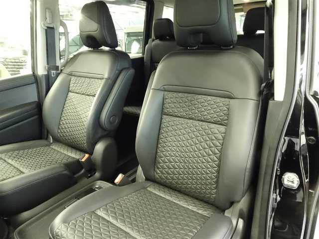 日産 セレナ e－パワー ハイウェイスター V 福岡県 2024(令6)年 0.8万km ダイヤモンドブラック ワンオーナー/12.3インチ純正ナビ/AM/FM/フルセグTV/HDMI/全方位カメラ/プロパイロット/インテリジェントクルーズコントロール/純正フリップダウンモニター/ビルトインＥＴＣ２．０/BSM/純正16インチAW/LEDヘッドライト/電動パーキング・オートホールド/純正フロアマット/ドアバイザー/保証書/取扱説明書/スペアキー（スマートキー）