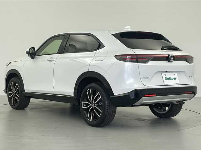 ホンダ ヴェゼル ハイブリッド e:HEV Z 岐阜県 2025(令7)年 0.1万km未満 ホワイトオーキッドパール 登録済み未使用車/ホンダセンシング/・衝突軽減ブレーキ/・誤発進抑制機能/・歩行者事故低減ステアリング/・路外逸脱抑制機能/・アダプティブクルーズコントロール/・車線維持支援システム/・先行車発進お知らせ機能/・標識認識機能/・後方誤発進抑制機能/・オートハイビーム/・アダプティブドライビングビーム（車速可変照明角度）/・トラフィックジャムアシスト（渋滞運転支援機能）/純正ナビ/（BT/フルセグ/USB/Apple Car Play/Android Auto）/置くだけ充電/前後コーナーセンサー/電動リアゲート/ETC2.0/ハーフレザー/シートヒーター/ステアリングヒーター/革ステアリング/ステアリングスイッチ/純正アルミホイール