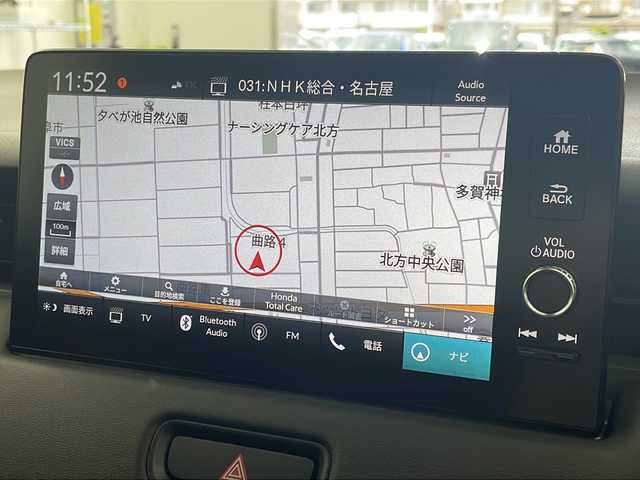 ホンダ ヴェゼル ハイブリッド e:HEV Z 岐阜県 2025(令7)年 0.1万km未満 ホワイトオーキッドパール 登録済み未使用車/ホンダセンシング/・衝突軽減ブレーキ/・誤発進抑制機能/・歩行者事故低減ステアリング/・路外逸脱抑制機能/・アダプティブクルーズコントロール/・車線維持支援システム/・先行車発進お知らせ機能/・標識認識機能/・後方誤発進抑制機能/・オートハイビーム/・アダプティブドライビングビーム（車速可変照明角度）/・トラフィックジャムアシスト（渋滞運転支援機能）/純正ナビ/（BT/フルセグ/USB/Apple Car Play/Android Auto）/置くだけ充電/前後コーナーセンサー/電動リアゲート/ETC2.0/ハーフレザー/シートヒーター/ステアリングヒーター/革ステアリング/ステアリングスイッチ/純正アルミホイール