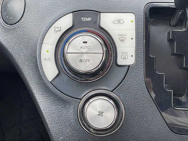 トヨタ シエンタ ハイブリッド X 三重県 2017(平29)年 8.3万km ブラックマイカ 純正7型ナビ/衝突軽減ブレーキ/フルセグTV/Bluetooth/バックカメラ/ETC/ステアリングリモコン/オートリトラードアミラー/片側パワースライドドア/電動格納ミラー/禁煙車