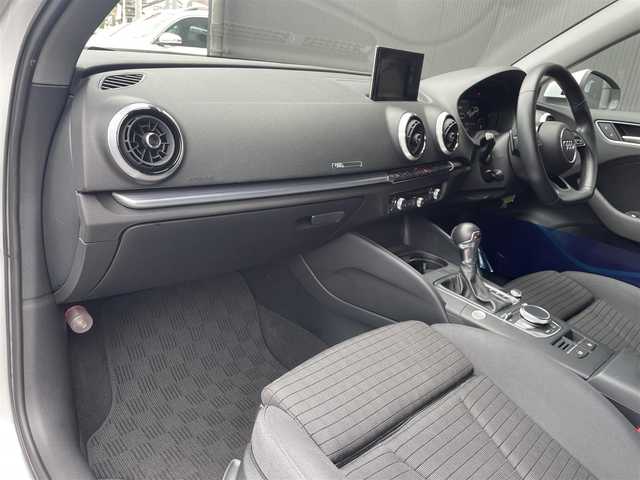 アウディ Ａ３ SB 30TFSI シグネチャーED 香川県 2020(令2)年 3.6万km グレイシアホワイトメタリック 純正ナビ/地デジ/Bカメラ/D席パワーシート/バーチャルコックピット/前席シートヒーター/オートホールド/LEDヘッドライト/アシスタンスpkg/純正17インチAW/ETC/スマートキー