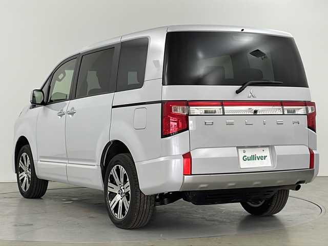 三菱 デリカＤ：５ P 道央・札幌 2024(令6)年 1.2万km ホワイトダイヤモンド ・４WD  / e-Assist/・衝突被害軽減ブレーキシステム/・車線逸脱警報システム/・レーダークルーズコントロールシステム/・レーンチェンジアシスト/・社外10.1インチフローティングナビ/・DVD.CD.SD.Bluetooth/・フルセグ/バックカメラ/・両側パワースライドドア /パワーバックドア /・ブラインドスポットモニター/・パワーシート/シートヒーター/・ステアリングヒーター /パドルシフト/・LEDライト/オートライト/・オートマチックハイビーム