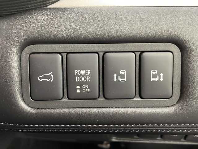 三菱 デリカＤ：５ P 道央・札幌 2024(令6)年 1.2万km ホワイトダイヤモンド ・４WD  / e-Assist/・衝突被害軽減ブレーキシステム/・車線逸脱警報システム/・レーダークルーズコントロールシステム/・レーンチェンジアシスト/・社外10.1インチフローティングナビ/・DVD.CD.SD.Bluetooth/・フルセグ/バックカメラ/・両側パワースライドドア /パワーバックドア /・ブラインドスポットモニター/・パワーシート/シートヒーター/・ステアリングヒーター /パドルシフト/・LEDライト/オートライト/・オートマチックハイビーム