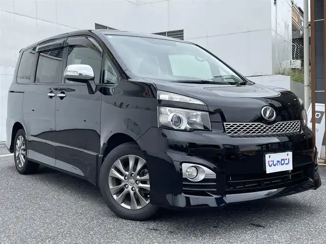 トヨタ ヴォクシー ZS 煌 千葉県 2011(平23)年 9.4万km ブラック (株)IDOMが運営する【じしゃロン八千代店】の自社ローン専用車両になります。/こちらは現金またはオートローンご利用時の価格です。自社ローンご希望の方は別途その旨お申付け下さい/フルセグTVカーナビ/Bluetoothオーディオ対応/バックカメラ/両側パワースライドドア