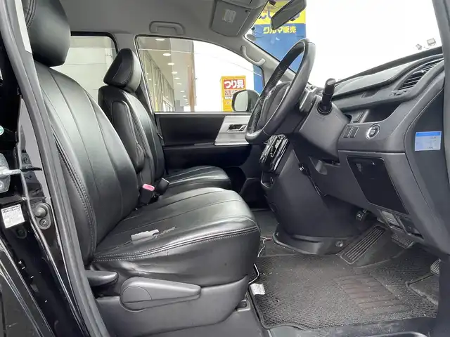 トヨタ ヴォクシー ZS 煌 千葉県 2011(平23)年 9.4万km ブラック (株)IDOMが運営する【じしゃロン八千代店】の自社ローン専用車両になります。/こちらは現金またはオートローンご利用時の価格です。自社ローンご希望の方は別途その旨お申付け下さい/フルセグTVカーナビ/Bluetoothオーディオ対応/バックカメラ/両側パワースライドドア