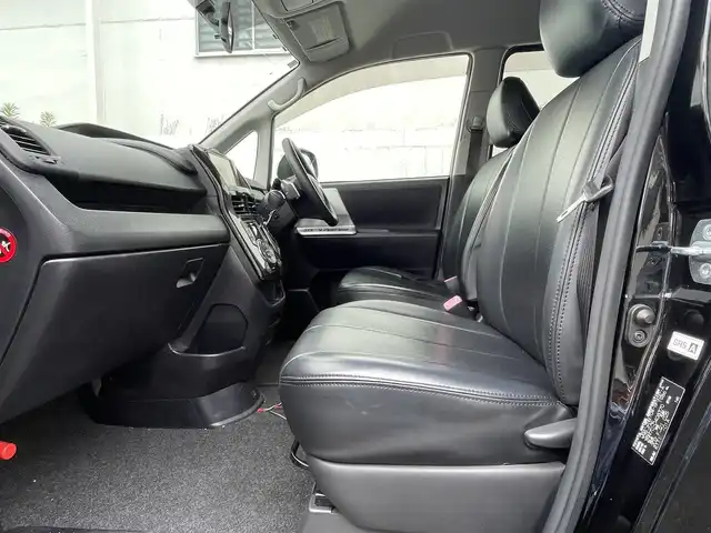 トヨタ ヴォクシー ZS 煌 千葉県 2011(平23)年 9.4万km ブラック (株)IDOMが運営する【じしゃロン八千代店】の自社ローン専用車両になります。/こちらは現金またはオートローンご利用時の価格です。自社ローンご希望の方は別途その旨お申付け下さい/フルセグTVカーナビ/Bluetoothオーディオ対応/バックカメラ/両側パワースライドドア