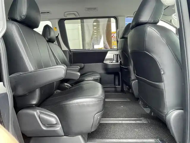トヨタ ヴォクシー ZS 煌 千葉県 2011(平23)年 9.4万km ブラック (株)IDOMが運営する【じしゃロン八千代店】の自社ローン専用車両になります。/こちらは現金またはオートローンご利用時の価格です。自社ローンご希望の方は別途その旨お申付け下さい/フルセグTVカーナビ/Bluetoothオーディオ対応/バックカメラ/両側パワースライドドア