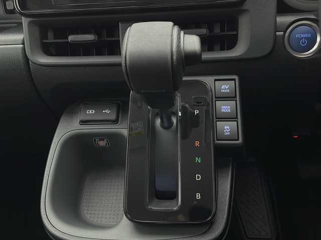 トヨタ シエンタ ハイブリッド G 長野県 2023(令5)年 0.1万km アーバンカーキ ４WD/純正ナビ/フルセグTV/Bluetooth Audio/バックカメラ/両側パワースライドドア /トヨタセーフティセンス/レーダークルーズコントロール/オートマチックハイビーム/LEDヘッドライト/オートライト /スマートキーx2/プッシュスタート /ETC2.0