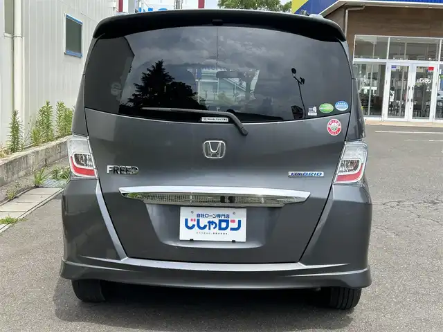 ホンダ フリード ハイブリット ジャストセレクション 福島県 2013(平25)年 11.4万km ポリッシュドメタルメタリック (株)IDOMが運営する【じしゃロン福島店】の自社ローン専用車両になります。こちらは現金またはオートローンご利用時の価格です。自社ローンご希望の方は別途その旨お申付け下さい/ＳＤナビ/フルセグTV/Bluetooth/片側パワースライドドア/ドアバイザー/ETC/３列シート/後席モニター