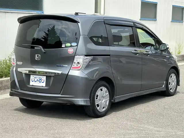 ホンダ フリード ハイブリット ジャストセレクション 福島県 2013(平25)年 11.4万km ポリッシュドメタルメタリック (株)IDOMが運営する【じしゃロン福島店】の自社ローン専用車両になります。こちらは現金またはオートローンご利用時の価格です。自社ローンご希望の方は別途その旨お申付け下さい/ＳＤナビ/フルセグTV/Bluetooth/片側パワースライドドア/ドアバイザー/ETC/３列シート/後席モニター