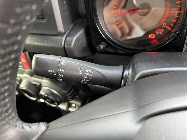 スズキ ジムニー シエラ JC 富山県 2021(令3)年 6.7万km ジャングルグリーン ワンオーナー/純正15インチAW/フルセグテレビ/バックカメラ/Bluetooth/プッシュスタート/革巻きステアリングホール/LEDヘッドランプ/ヘッドランプウォッシャー/背面タイヤハーフカバー/Suzuki Safety Support（予防安全技術）/デュアルセンサーブレーキサポート(DSBS)/レーダークルーズコントロール/先行者発進お知らせ機能/標識認識機能/ふらつき警報機能/車線逸脱警報機能/ハイビームアシスト/エマージェンシーストップシグナル/ヒルホールドコントロール/ESP 車両走行安定補助システム/軽量衝撃吸収ボディーTECT/フォグランプ/スペアキー/5速MT/ストラーダ製10V型ナビ