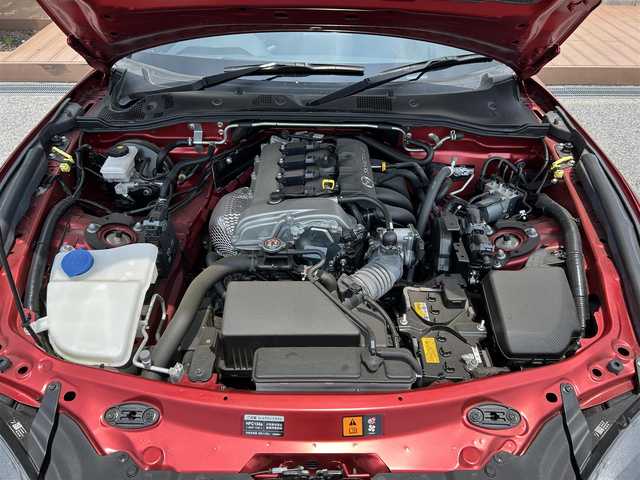 マツダ ロードスター S スペシャルパッケージ 滋賀県 2023(令5)年 1.3万km ソウルレッドクリスタルM 純正ナビ/(AM/FM/CD/DVD/BT/USB/AUX/フルセグTV）/マツダコネクト/コーナーセンサー/バックカメラ/クルーズコントロール/衝突軽減ブレーキ/レーントレーシングアシスト/オートマチックハイビーム/シートヒーター/ETC/ドライブレコーダー/プッシュスタート/横滑り防止装置/純正フロアマット/LEDヘッドライト/スペアキー