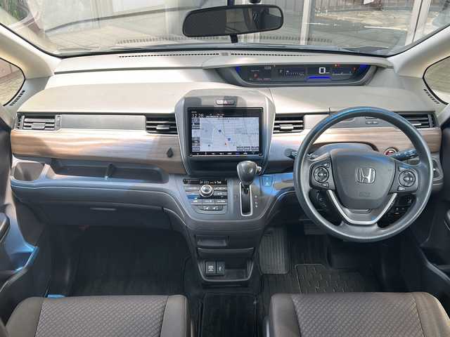 ホンダ フリード G ホンダセンシング 静岡県 2020(令2)年 3.6万km スーパープラチナグレーメタリック 純正ナビ/・CD/DVD/・FM/AM/・フルセグTV/・SD/Music Rack/・USB/iPod/・Bluetooth/主要装備/・バックカメラ/・ＥＴＣ/・ＬＥＤヘッドライト/・アクティブコーナリングライト/・両側パワースライドドア/・運転席＋助手席シートヒーター/・前後ドライブレコーダー/・ホンダセンシング/・アイドリングストップ/・レーダークルコン/・純正マット/・オートライト