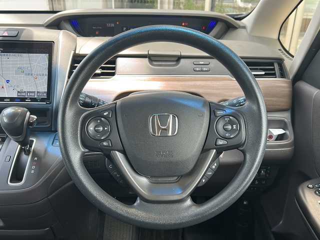 ホンダ フリード G ホンダセンシング 静岡県 2020(令2)年 3.6万km スーパープラチナグレーメタリック 純正ナビ/・CD/DVD/・FM/AM/・フルセグTV/・SD/Music Rack/・USB/iPod/・Bluetooth/主要装備/・バックカメラ/・ＥＴＣ/・ＬＥＤヘッドライト/・アクティブコーナリングライト/・両側パワースライドドア/・運転席＋助手席シートヒーター/・前後ドライブレコーダー/・ホンダセンシング/・アイドリングストップ/・レーダークルコン/・純正マット/・オートライト