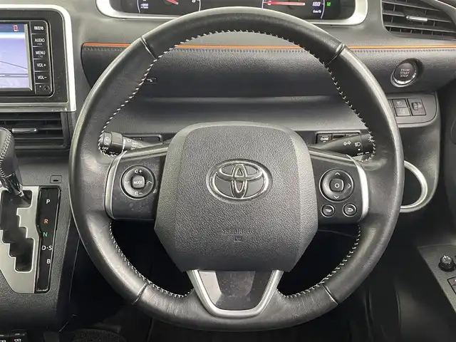 トヨタ シエンタ G 埼玉県 2019(平31)年 3.6万km ホワイトパールクリスタルシャイン 純正ナビ　NSCN-W68/(Bluetooth/AUX/CD/AM/FM)/地デジワンセグ/全方位カメラ/ETC/オートマチックハイビーム/車線逸脱警報/衝突軽減ブレーキ/リヤシートリマインダー/先行車発進お知らせ機能/クリアランスソナー/アイドリングストップ/プッシュスタート/両側パワースライドドア/ウィンカーミラー/電動格納ミラー/社外フロアマット