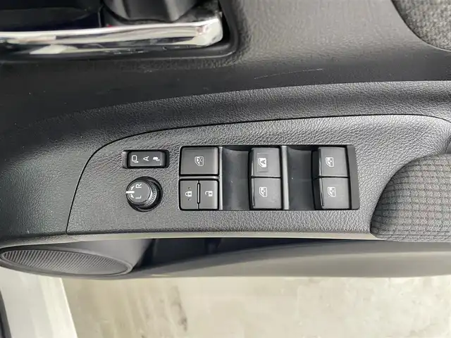 トヨタ シエンタ G 埼玉県 2019(平31)年 3.6万km ホワイトパールクリスタルシャイン 純正ナビ　NSCN-W68/(Bluetooth/AUX/CD/AM/FM)/地デジワンセグ/全方位カメラ/ETC/オートマチックハイビーム/車線逸脱警報/衝突軽減ブレーキ/リヤシートリマインダー/先行車発進お知らせ機能/クリアランスソナー/アイドリングストップ/プッシュスタート/両側パワースライドドア/ウィンカーミラー/電動格納ミラー/社外フロアマット