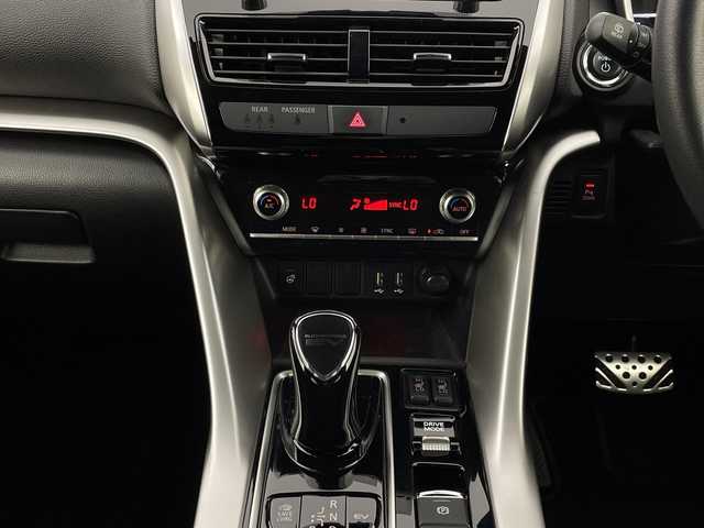 三菱 エクリプス クロス ＰＨＥＶ 新潟県 2022(令4)年 1.3万km ホワイトダイヤモンド 4WD/純正ナビ/　　フルセグ/BT/iPod/USB/アラウンドビューモニター/レーダークルーズコントロール/パワーシート/シートヒーター/LEDオートライト/オートマチックハイビーム/純正アルミホイール/ステアリングスイッチ/ステアリングヒーター/パドルシフト/BSM/スマートキー/ETC2.0