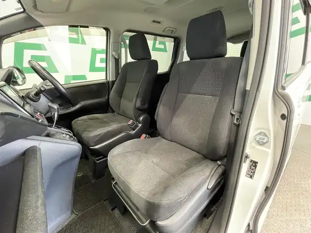 トヨタ ノア G 鹿児島県 2015(平27)年 9.2万km ホワイトパールクリスタルシャイン 純正ナビ/フルセグＴＶ/バックカメラ/オートマチックハイビーム/片側パワースライドドア/ＥＴＣ/アイドリングストップ/クルーズコントロール/ドライブレコーダー/横滑り防止装置/純正アルミホイール