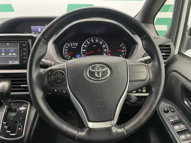 トヨタ ノア G 鹿児島県 2015(平27)年 9.2万km ホワイトパールクリスタルシャイン 純正ナビ/フルセグＴＶ/バックカメラ/オートマチックハイビーム/片側パワースライドドア/ＥＴＣ/アイドリングストップ/クルーズコントロール/ドライブレコーダー/横滑り防止装置/純正アルミホイール