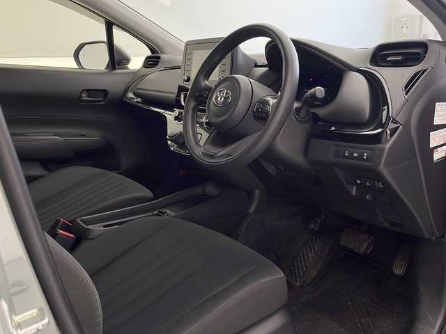 トヨタ アクア X 沖縄県 2021(令3)年 4.9万km アーバンカーキ 純正ディスプレイオーディオ/Ｂｌｕｅｔｏｏｔｈ接続/ＵＳＢ/パノラミックビュモニター/トヨタセーフティセンス/・衝突被害軽減ブレーキ (プリクラッシュセーフティ)																									/・ハンドル操作サポート (レーントレーシングアシスト)																									/・追従ドライブ支援機能 (レーダークルーズコントロール)																									/・車線はみ出しアラート (レーンディパーチャーアラート)																									/・自動ハイビーム (オートマチックハイビーム)	/ステアリングスイッチ/ブラインドスポットモニター/パーキングアシスト																								/前後コーナーセンサー/ＬＥＤヘッドライト/スマートキー/スペアキー/プッシュスタート/純正フロアマット
