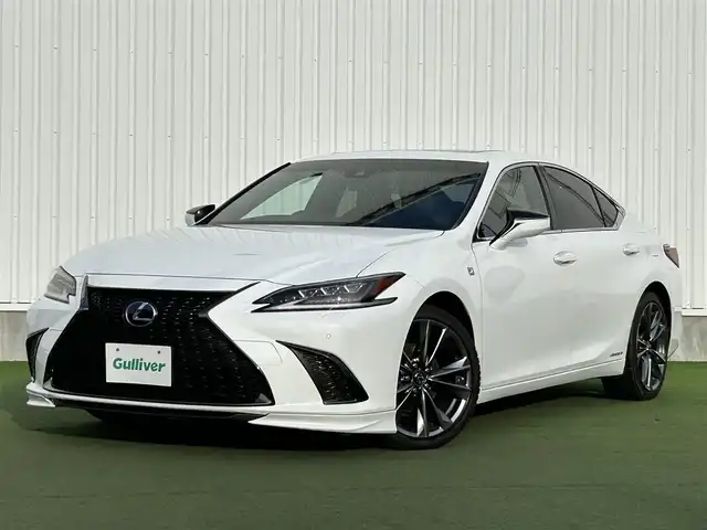 レクサス ＥＳ 300h Fスポーツ 香川県 2018(平30)年 7.1万km ホワイトノーヴァガラスフレーク レクサスセーフティー/純正12.3インチナビ/ムーンルーフ/レザーシート/パワーシート/シートヒーター/エアシート/革巻きステアリング/ステアリングヒーター/ステアリングリモコン/レーダークルーズ/3眼LEDライト/フォグライト/BSM/HUD/リアサンシェード/スマートキー/プッシュスタート/スペアキー（カードキーもあり）