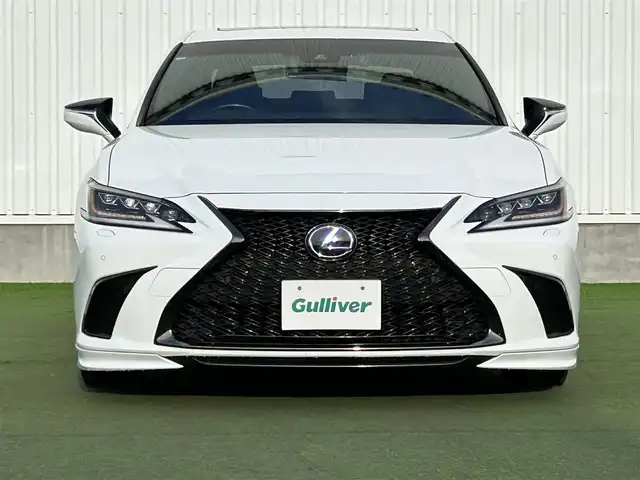 レクサス ＥＳ 300h Fスポーツ 香川県 2018(平30)年 7.1万km ホワイトノーヴァガラスフレーク レクサスセーフティー/純正12.3インチナビ/ムーンルーフ/レザーシート/パワーシート/シートヒーター/エアシート/革巻きステアリング/ステアリングヒーター/ステアリングリモコン/レーダークルーズ/3眼LEDライト/フォグライト/BSM/HUD/リアサンシェード/スマートキー/プッシュスタート/スペアキー（カードキーもあり）