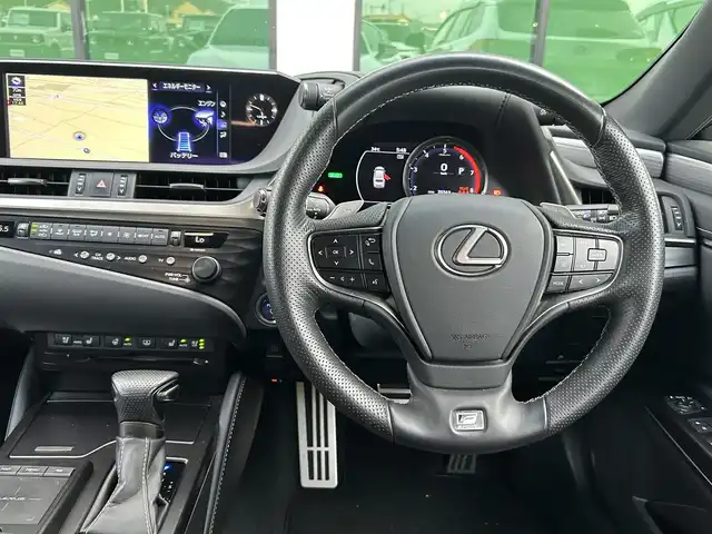 レクサス ＥＳ 300h Fスポーツ 香川県 2018(平30)年 7.1万km ホワイトノーヴァガラスフレーク レクサスセーフティー/純正12.3インチナビ/ムーンルーフ/レザーシート/パワーシート/シートヒーター/エアシート/革巻きステアリング/ステアリングヒーター/ステアリングリモコン/レーダークルーズ/3眼LEDライト/フォグライト/BSM/HUD/リアサンシェード/スマートキー/プッシュスタート/スペアキー（カードキーもあり）