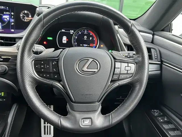 レクサス ＥＳ 300h Fスポーツ 香川県 2018(平30)年 7.1万km ホワイトノーヴァガラスフレーク レクサスセーフティー/純正12.3インチナビ/ムーンルーフ/レザーシート/パワーシート/シートヒーター/エアシート/革巻きステアリング/ステアリングヒーター/ステアリングリモコン/レーダークルーズ/3眼LEDライト/フォグライト/BSM/HUD/リアサンシェード/スマートキー/プッシュスタート/スペアキー（カードキーもあり）